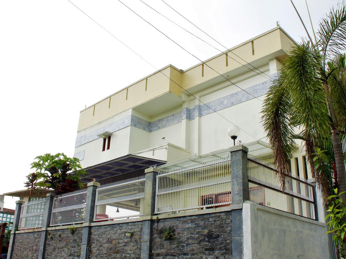 Zen Rooms Cassa Dua Pasteur Bandung Exterior foto